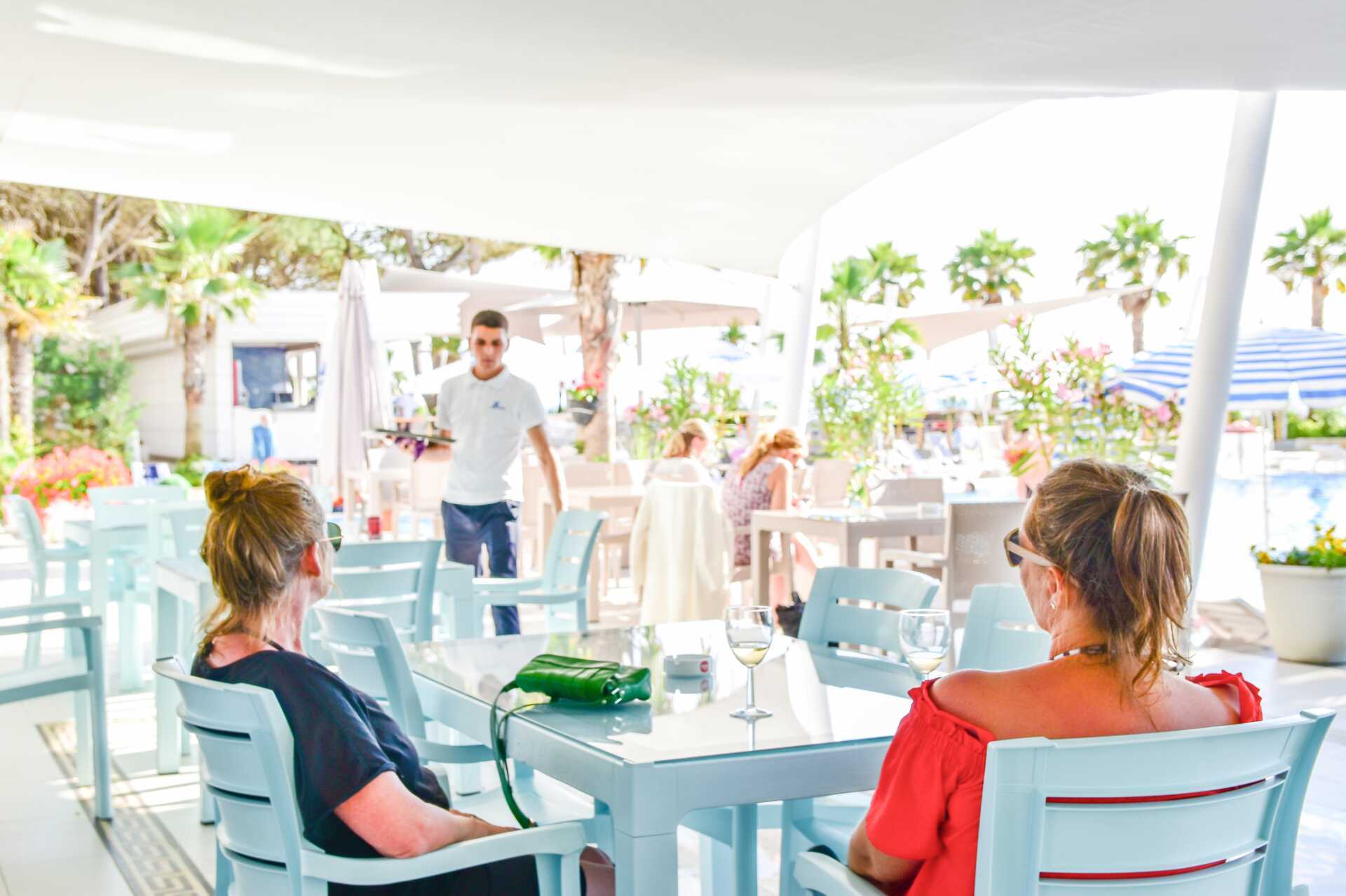 Restaurant på hotel Fafa Premium på Durres-rivieraen i Albanien.