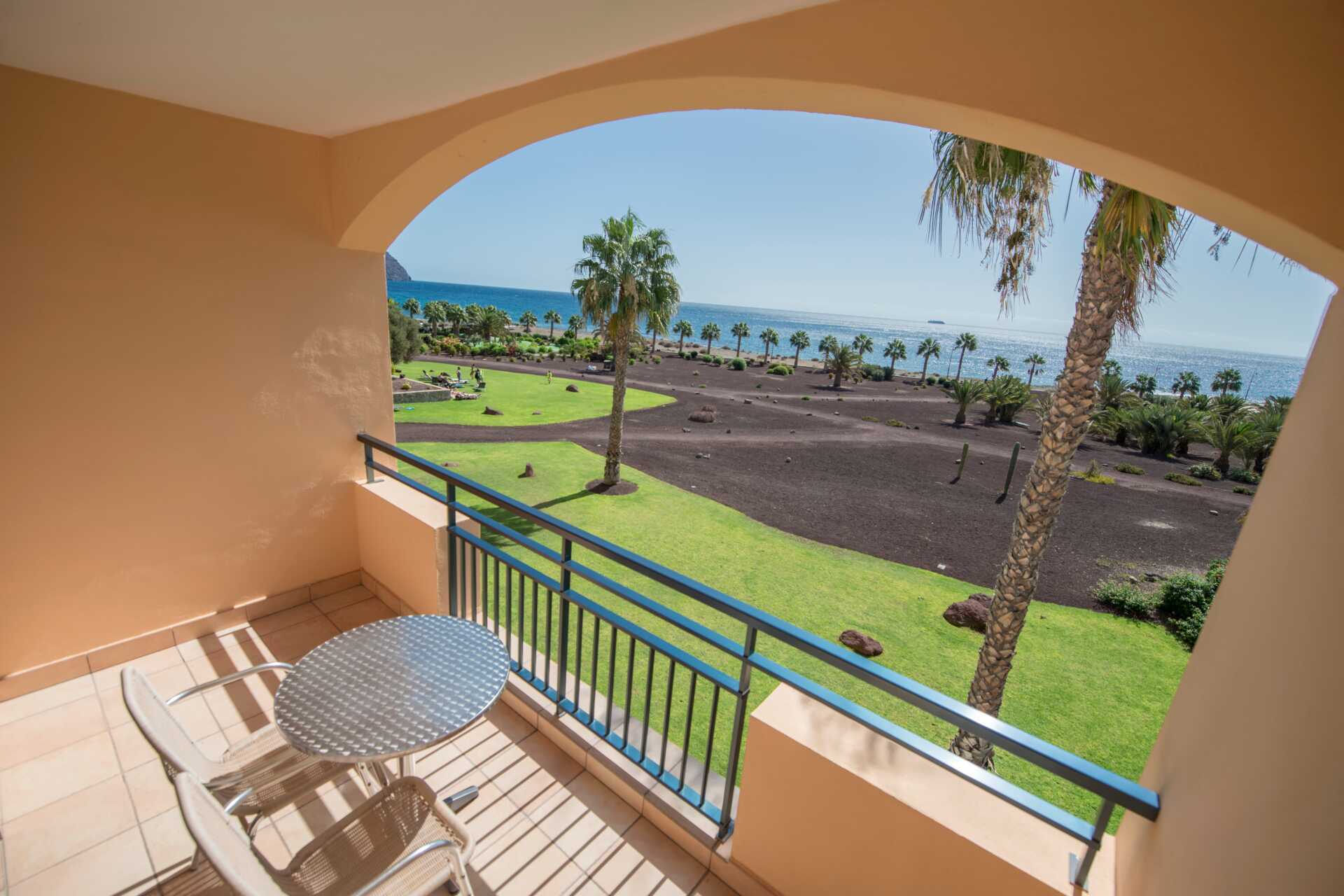 1-værelses lejlighed med havudsigt.