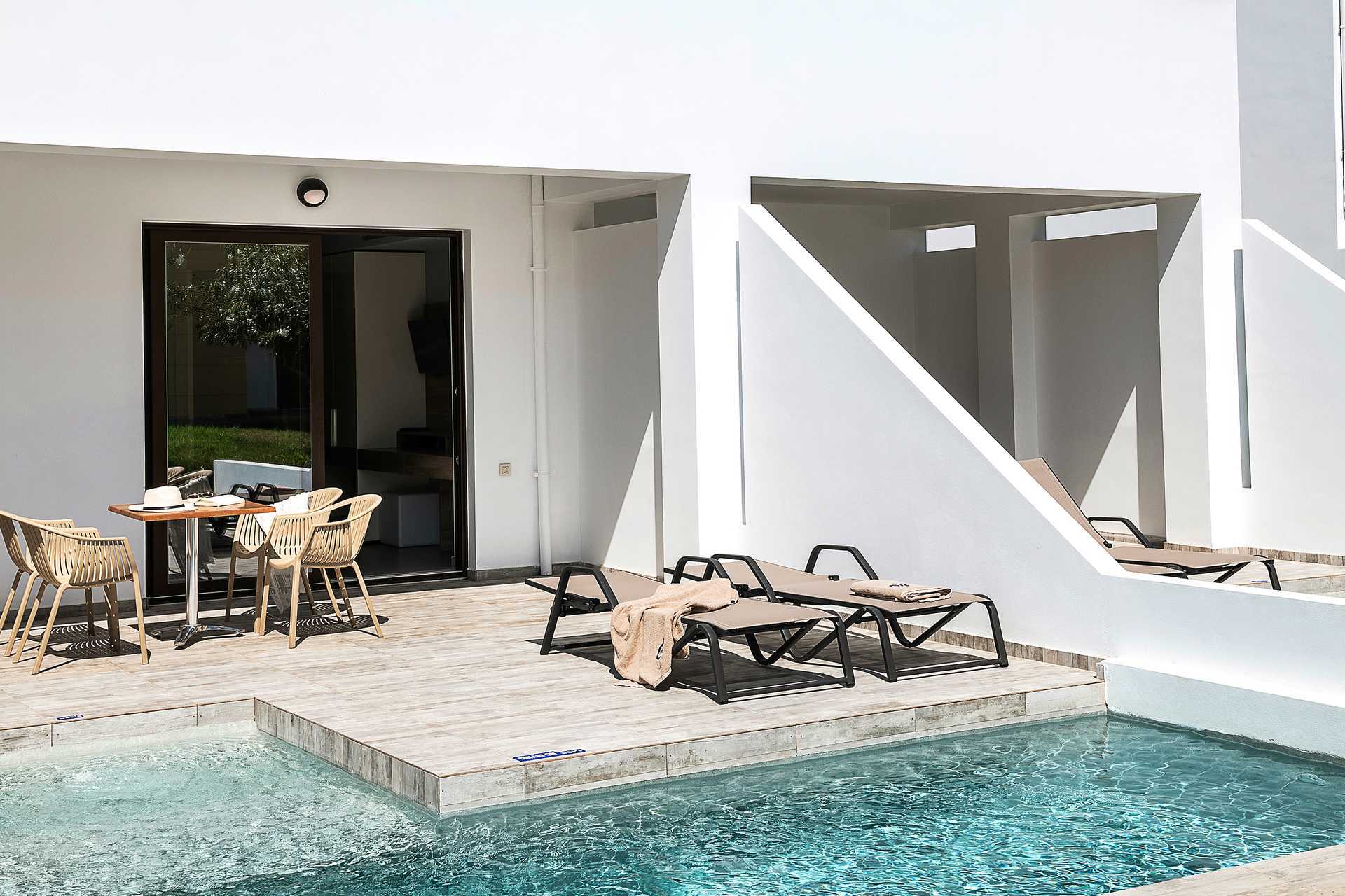 2-værelses deluxe lejligheder med privat pool på Geraniotis Beach i Platanias på Kreta i Grækenland