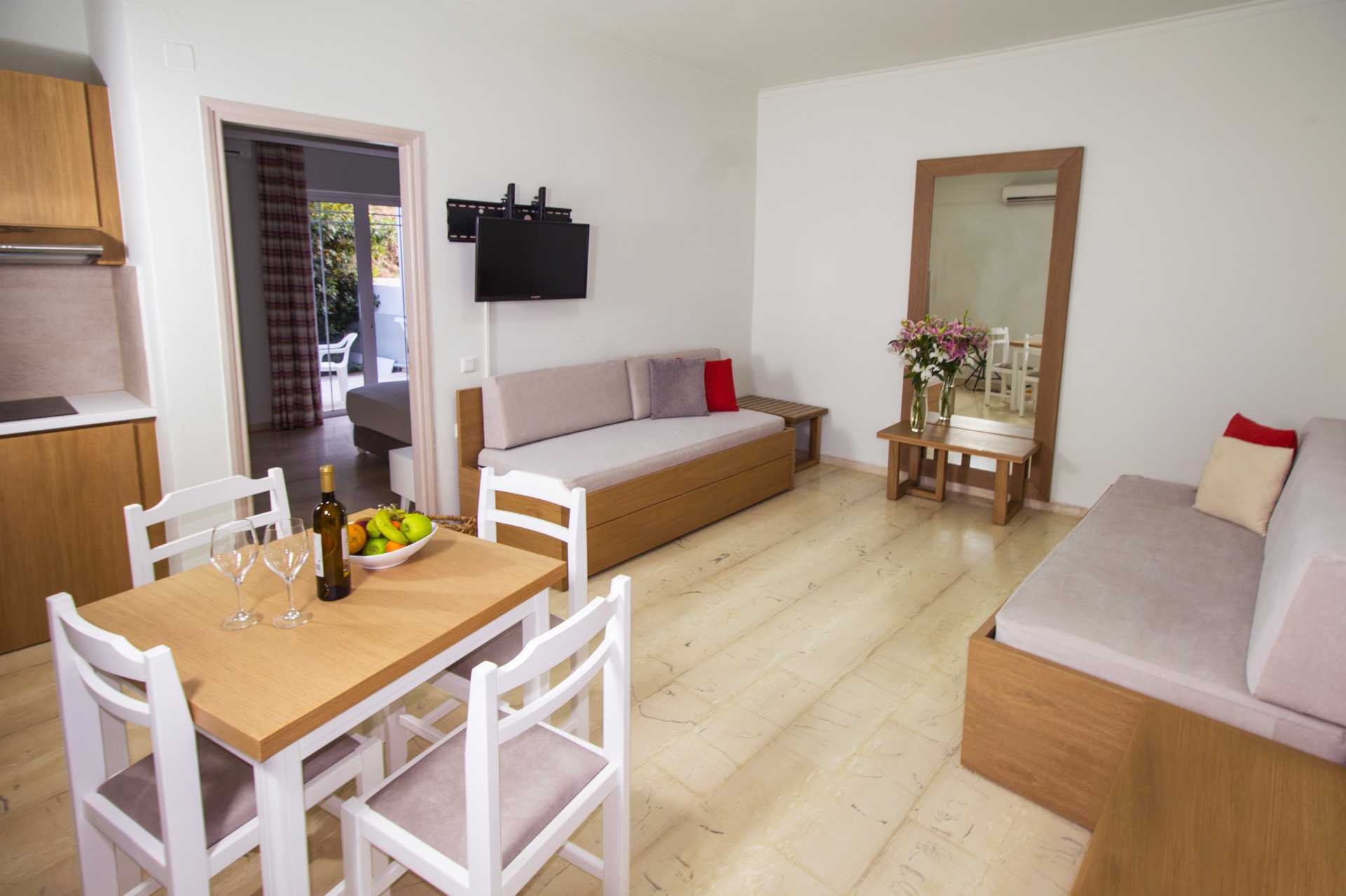 2-værelses lejlighed på Hotel Elia i Kato Stalos på Kreta, Grækenland.