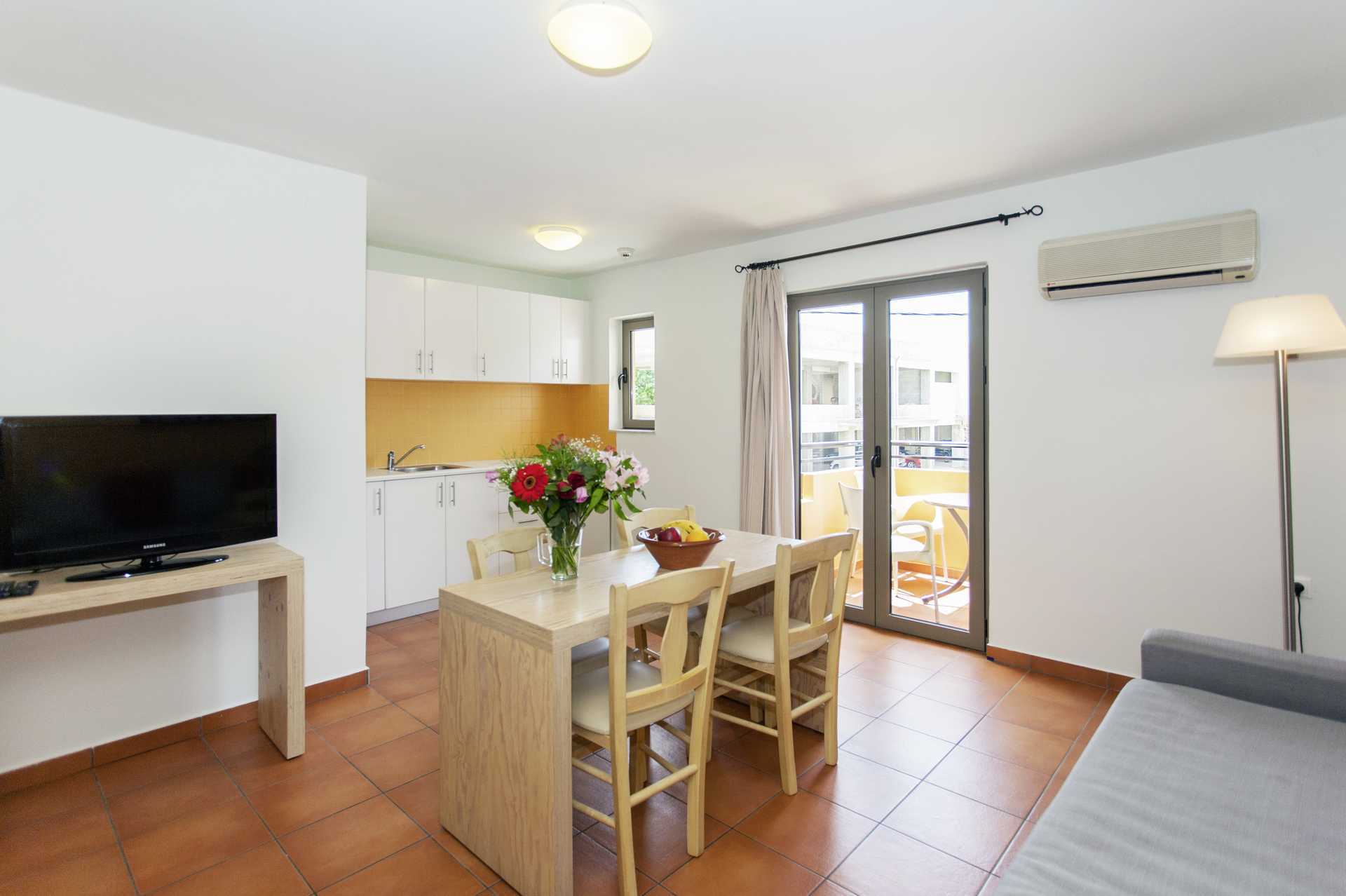 2-værelses lejlighed på hotel Faros i Kato Stalos, Kreta