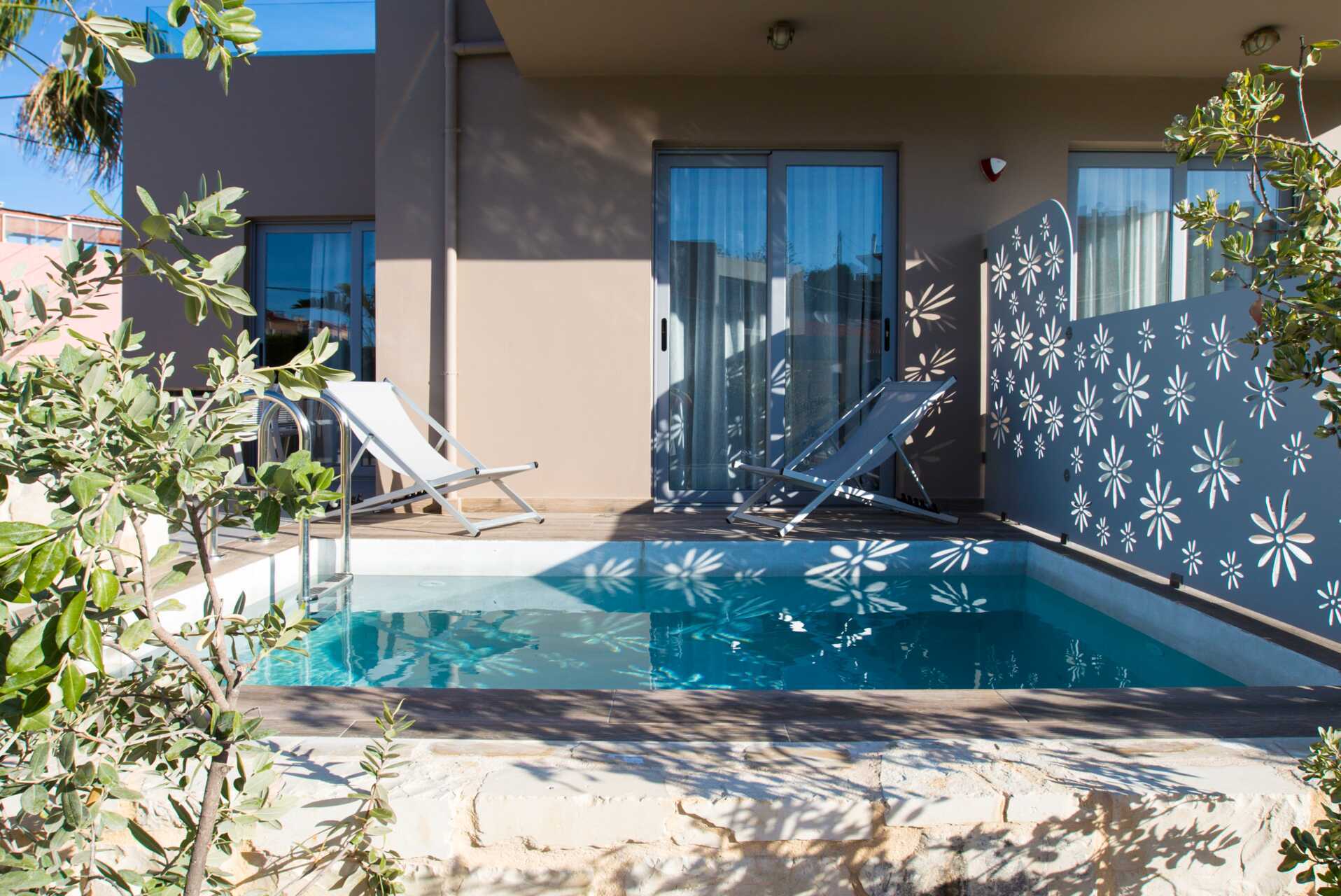 2-værelses lejligheder i etage med privat pool på Stellina Village Resort, Kreta.