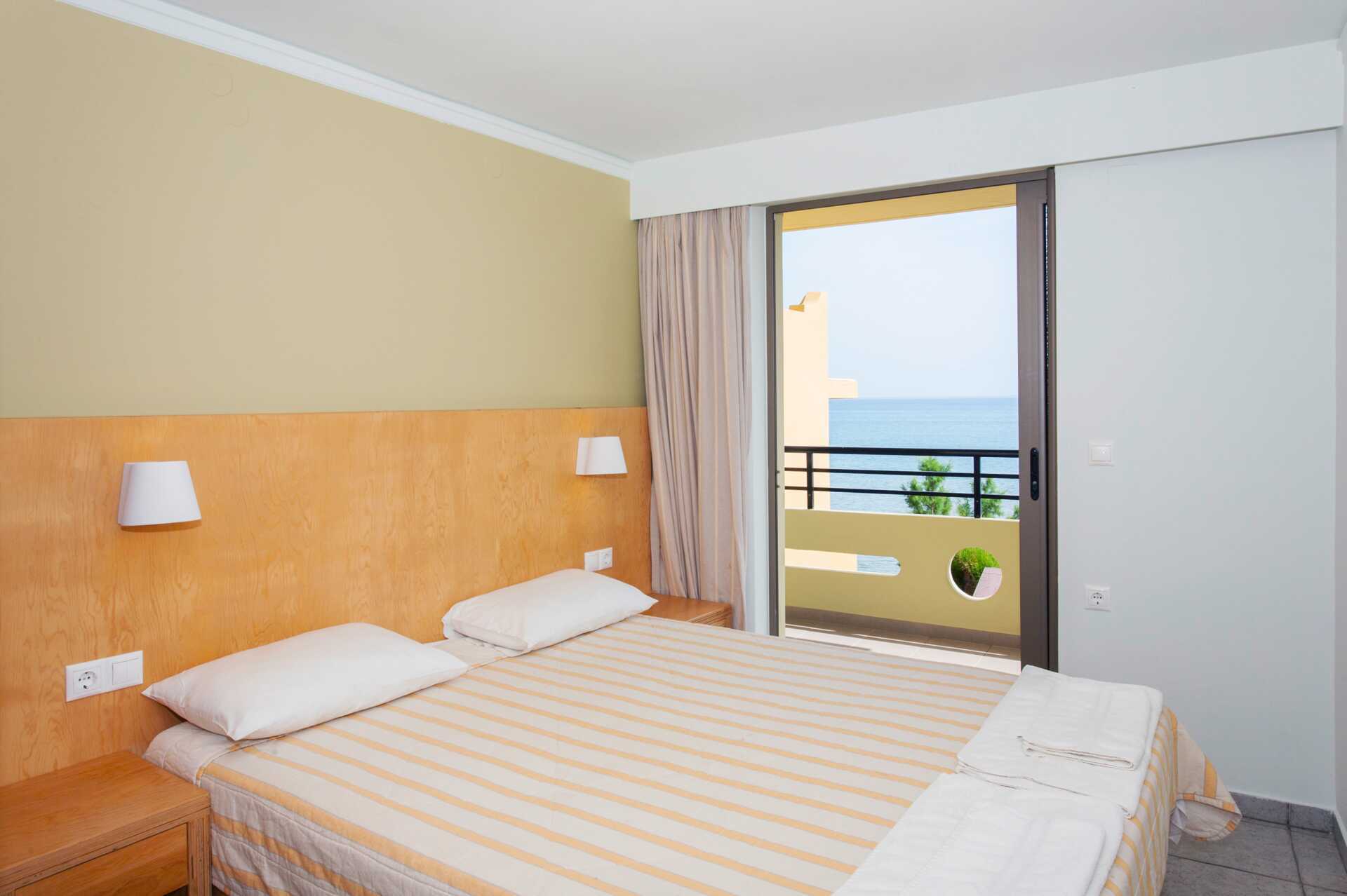3-værelses lejlighed på hotel Faros i Kato Stalos, Kreta