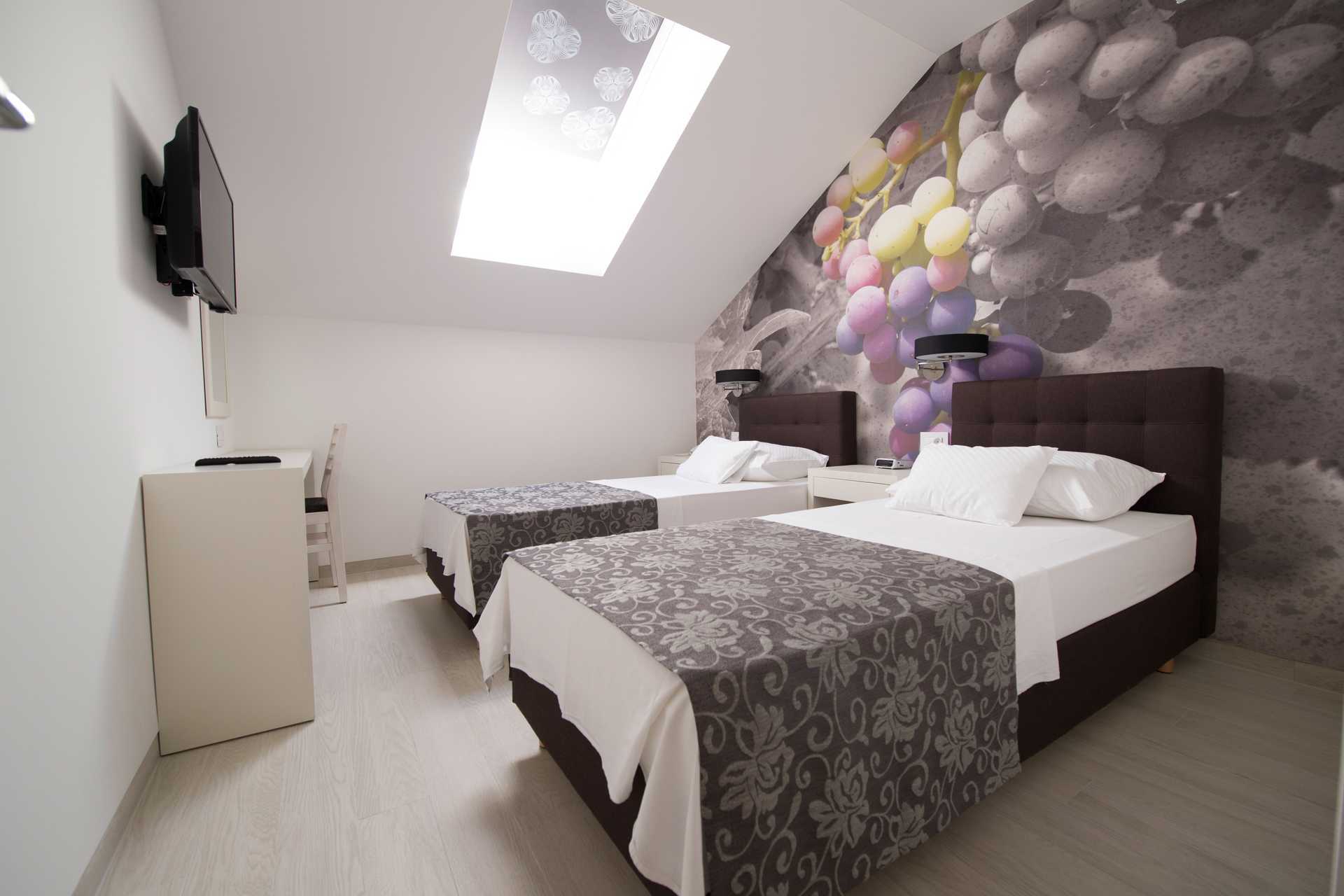 3-værelses superior lejlighed på hotel Tamaris på Makarska Riviera, Kroatien.
