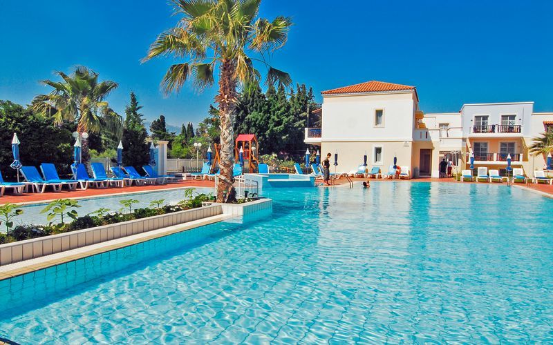 Poolområde på hotel Aegean Houses på Kos