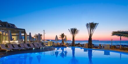 Poolområde på Hotel Aegean Pearl på Kreta, Grækenland.