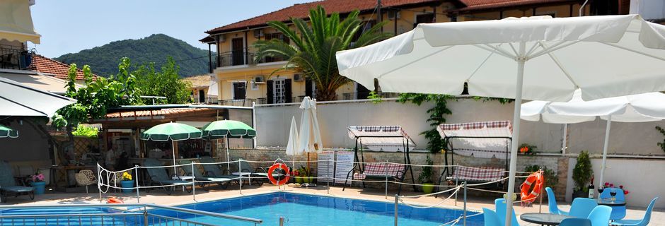 Poolområde på Hotel Aggelos på Lefkas, Grækenland.
