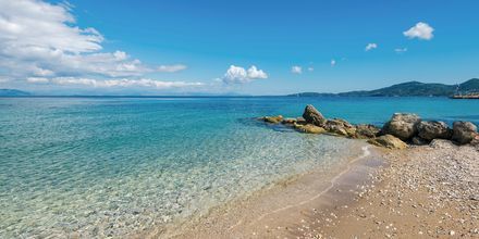 Stranden i Agios Ioannis Peristeron på Korfu, Grækenland.