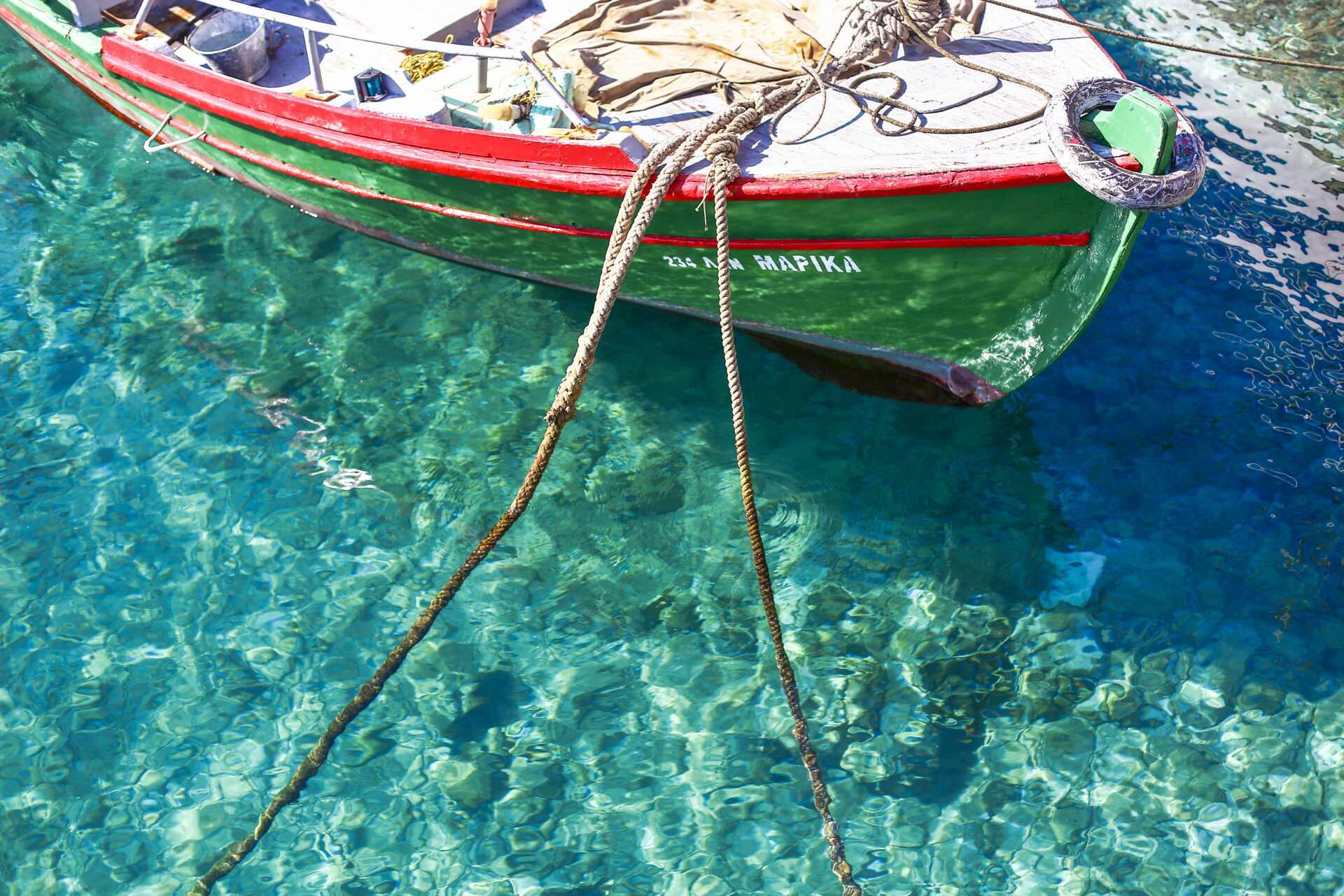 Krystalklart vand i Agios Nikolaos på Kreta.