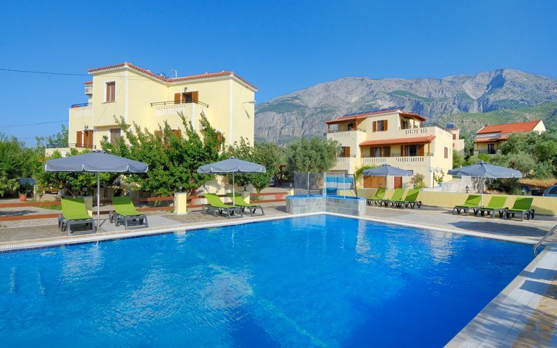 Poolområde på Hotel Agrilionas på Samos, Grækenland.