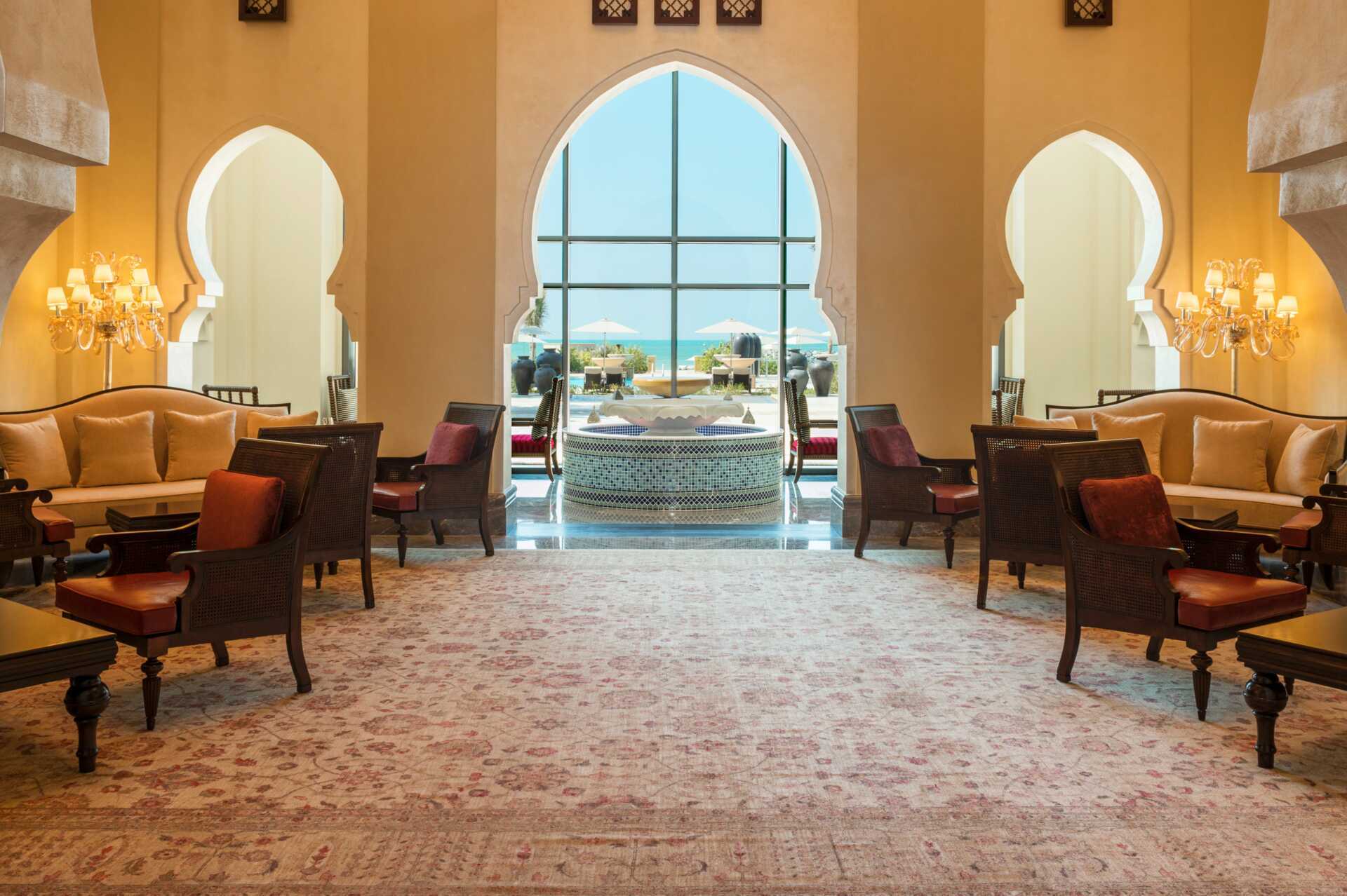 Lobby på Ajman Saray, a Luxury Collection Resort i Ajman, De Forenede Arabiske Emirater.