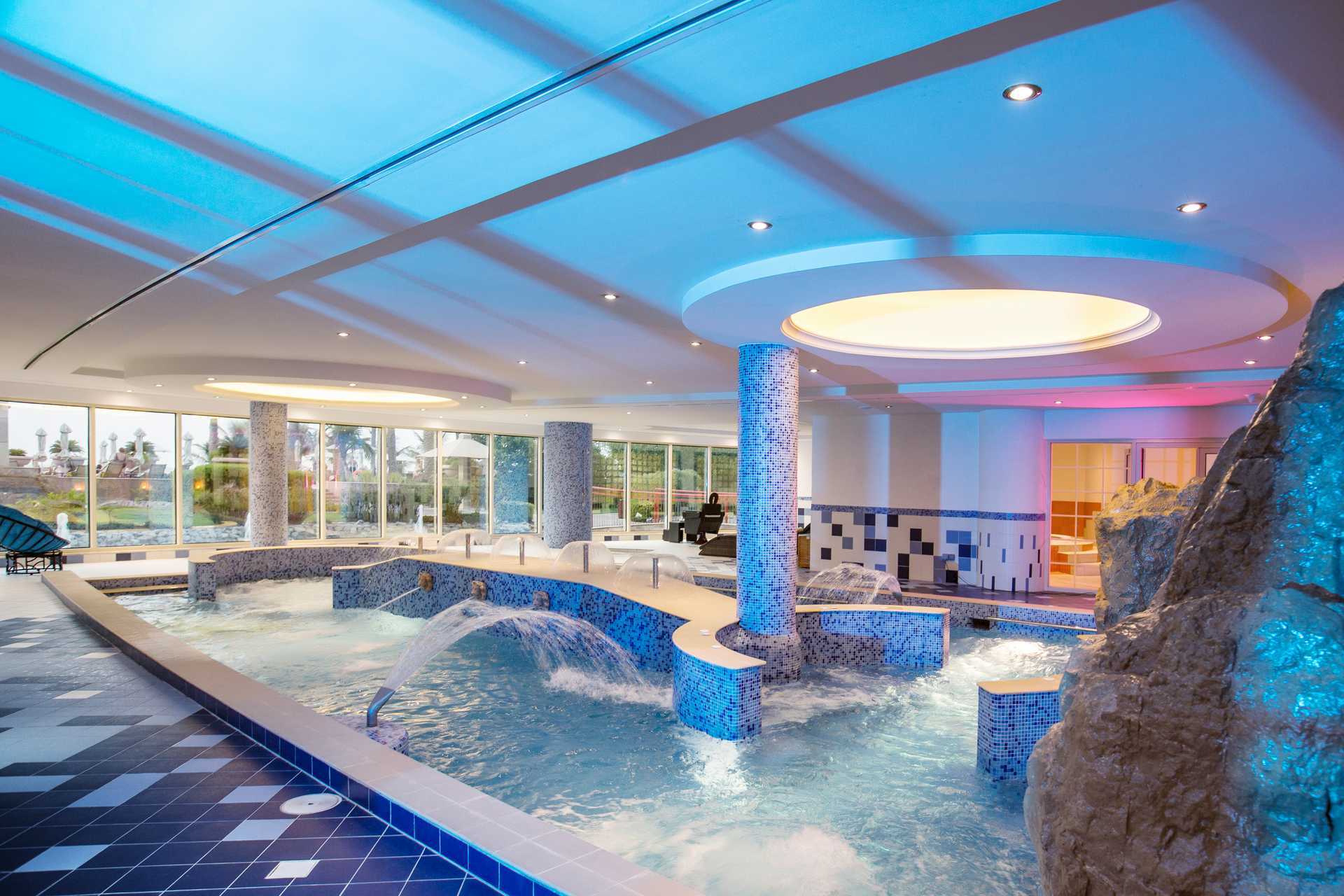 Den indendørs pool på Al Raha Beach i Abu Dhabi, De Forenede Arabiske Emirater.