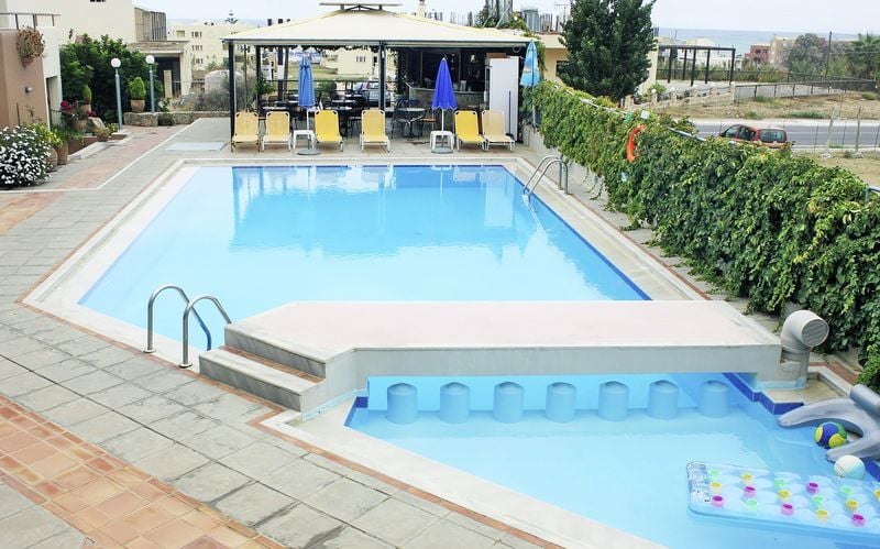 Poolen på Hotel Alexandros M i Maleme på Kreta