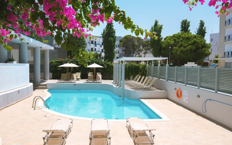 Pool på Hotel Alia Beach i Hersonissos, Kreta, Grækenland.