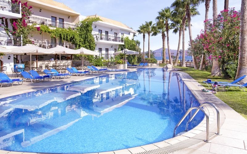 Poolområde på Almyrida Resort på Kreta, Grækenland.