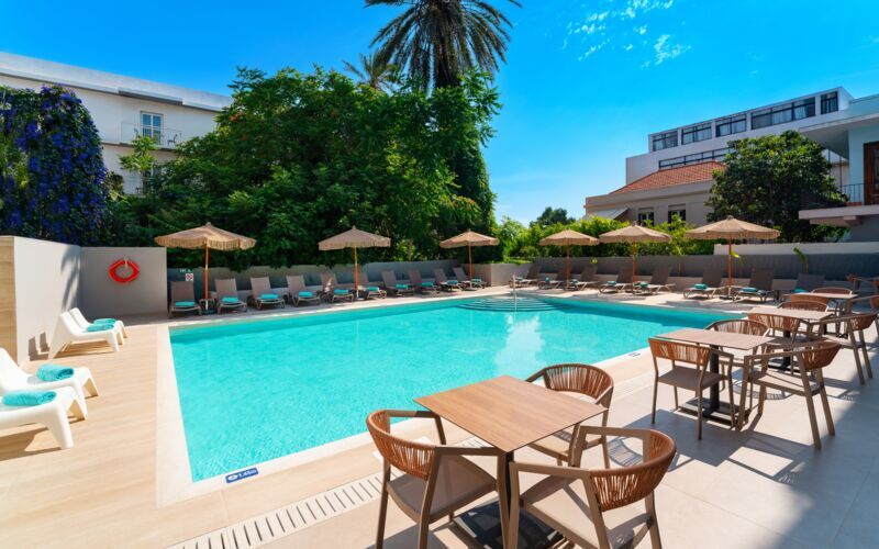 Amphitryon City Hotel