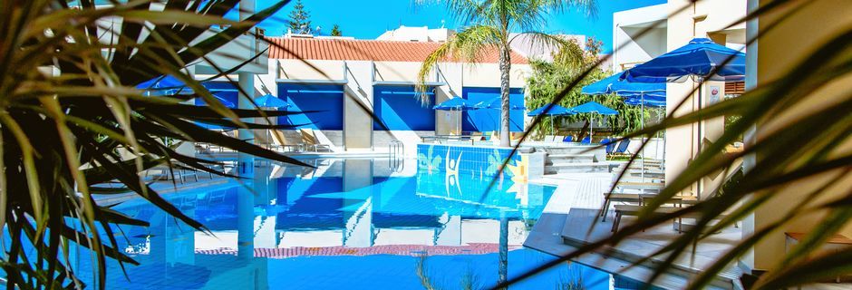 Poolområde på Hotel Anais Summerstar i Agii Apostoli på Kreta, Grækenland.