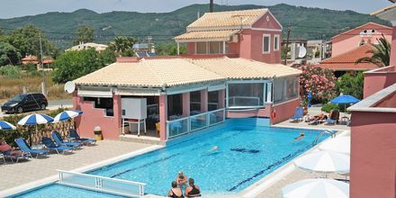 Poolområdet på hotel Anastasia i Agios Georgios, Korfu.