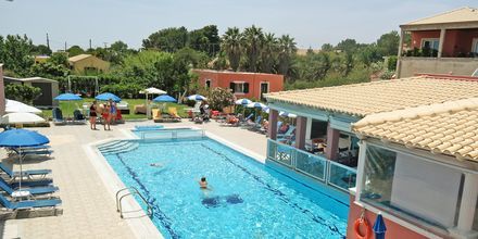 Poolområdet på hotel Anastasia i Agios Georgios, Korfu.