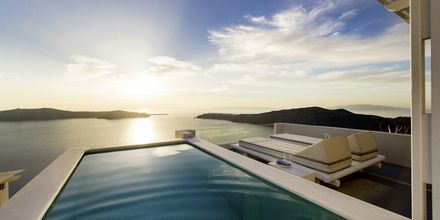 Deluxe-suite på hotel Andromeda Villas på Santorini, Grækenland.