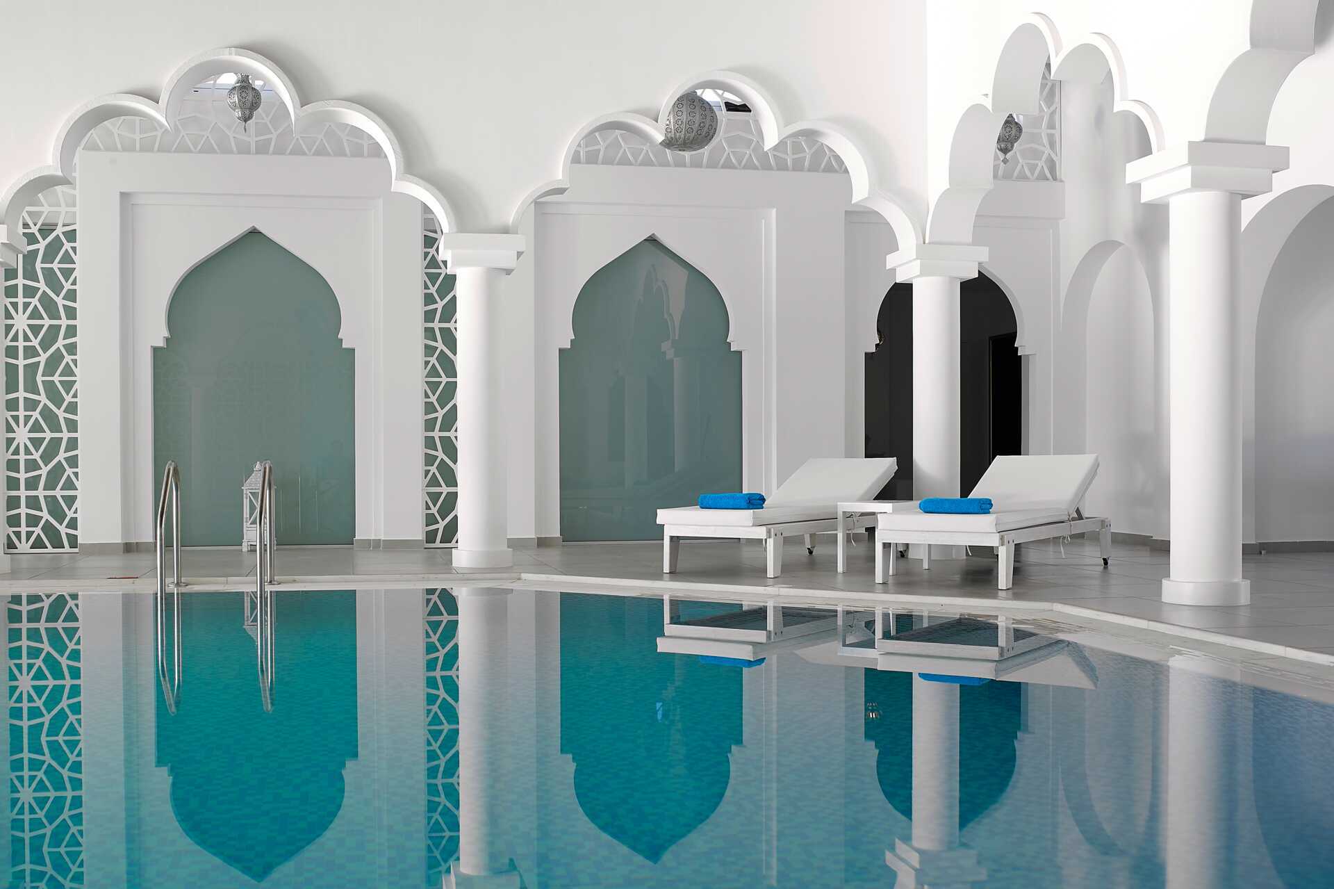 Indendørs pool på Anemos Luxury Grand Resort i Georgiopolis på Kreta.