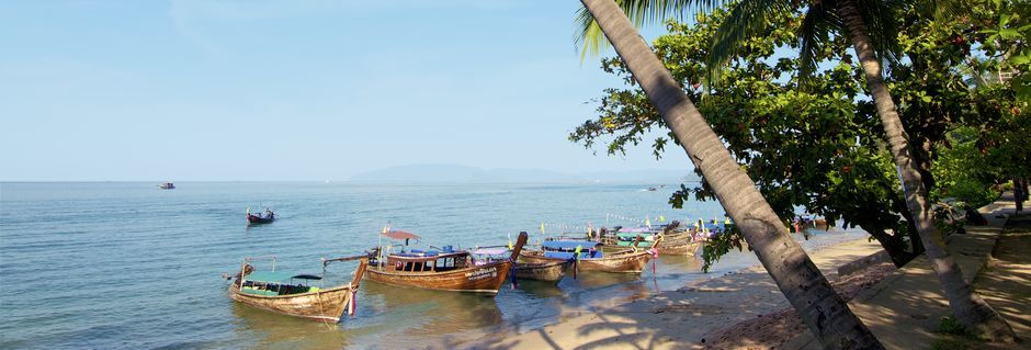 Stranden ved Ao Nang, Krabi i Thailand.