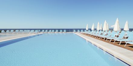 Poolområde på Hotel Gold Island i Alanya, Tyrkiet.