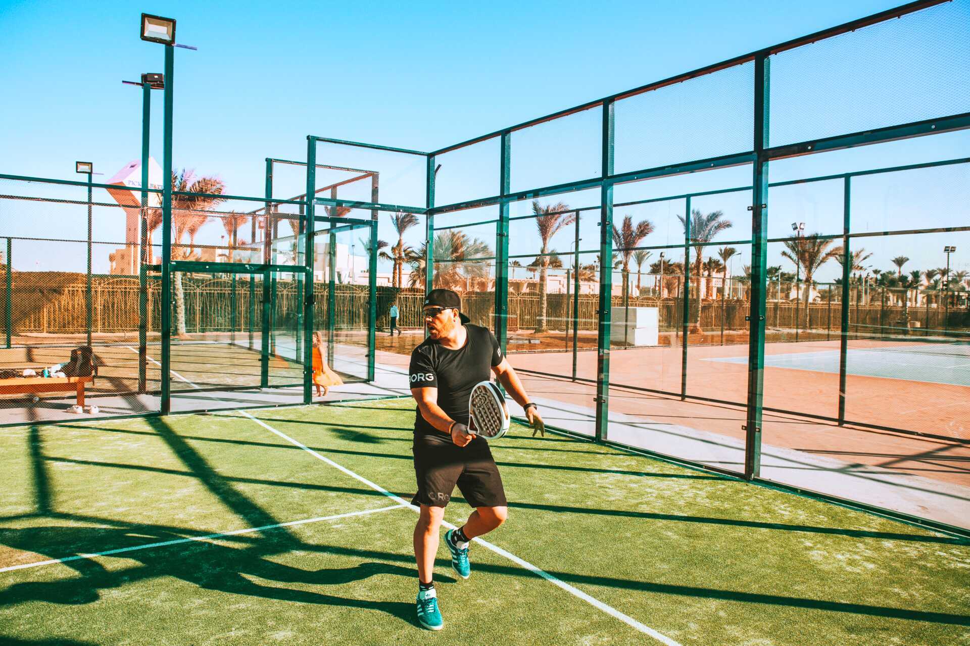 Padel tennis på Aqua Vista i Hurghada, Egypten.