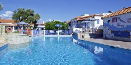 Poolområde på Hotel Aspres på Samos, Grækenland.