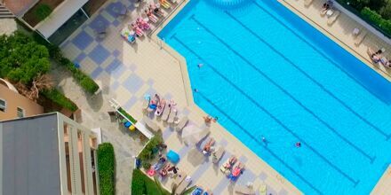 Poolområde på Hotel Atrion i Agia Marina på Kreta.
