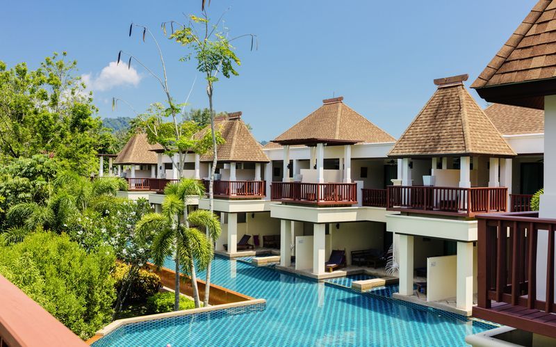 Poolområde på Hotel Crown Lanta Resort & Spa på Koh Lanta, Thailand.