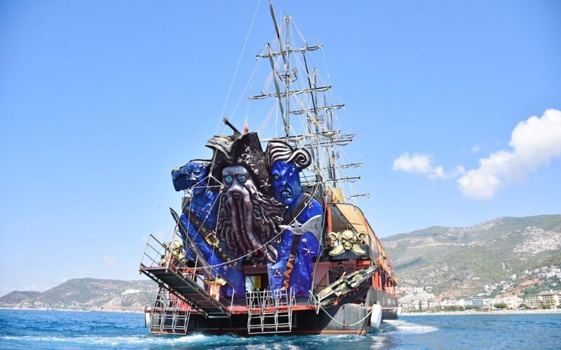 Badebåd fra Alanya – med underholdning