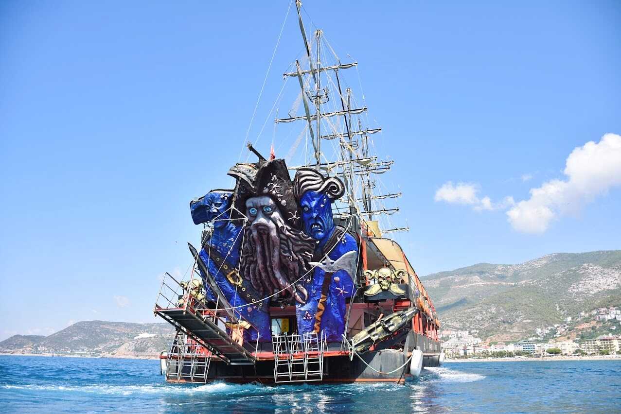 Badebåd fra Alanya – med underholdning