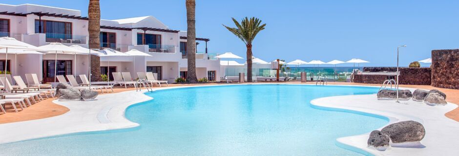 Poolområde på Hotel Bahia Kontiki på Lanzarote, De Kanariske Øer.