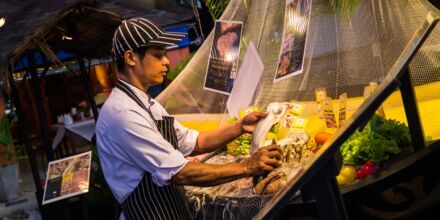 Besøg natmarked og prøv de skønne thailandske specialiteter
