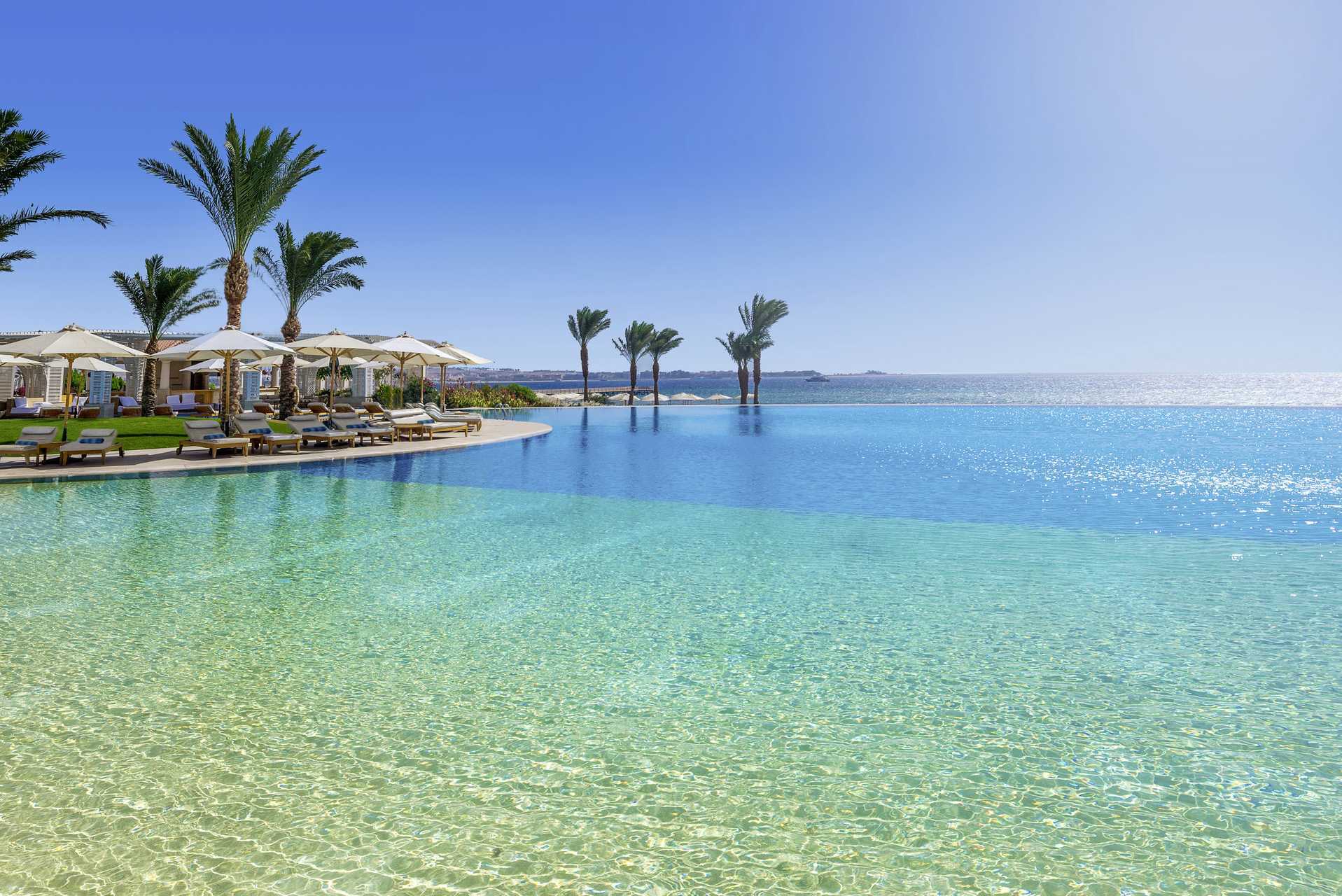 Pool på Baron Palace Resort hotel i Sahl Hasheesh, Egypten.