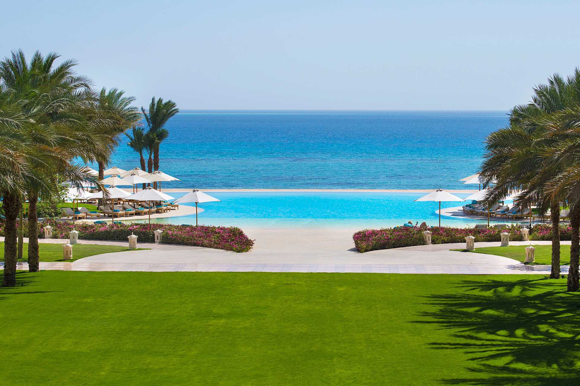 Pool på Baron Palace Resort hotel i Sahl Hasheesh, Egypten.