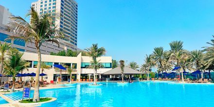 Poolområde på Hotel Beach Rotana Abu Dhabi, De Forenede Arabiske Emirater.