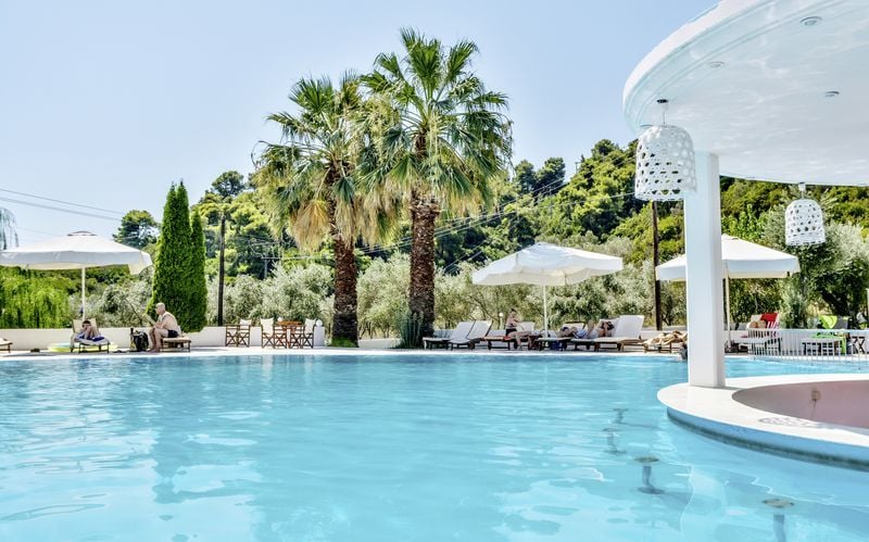 Poolområde på Hotel Belvedere i Achladies på Skiathos.