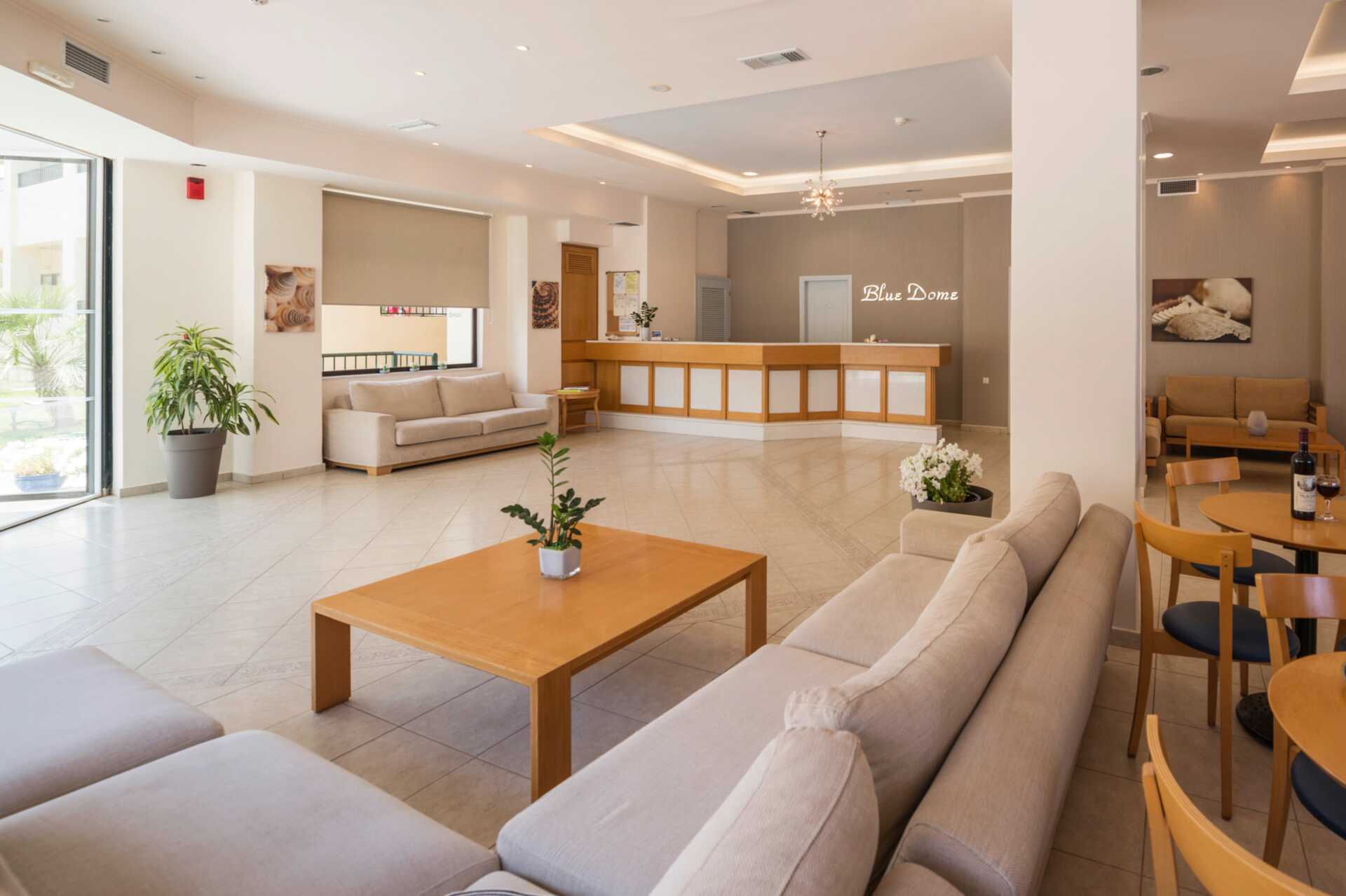 Reception på hotel Blue Dome i Platanias, Kreta