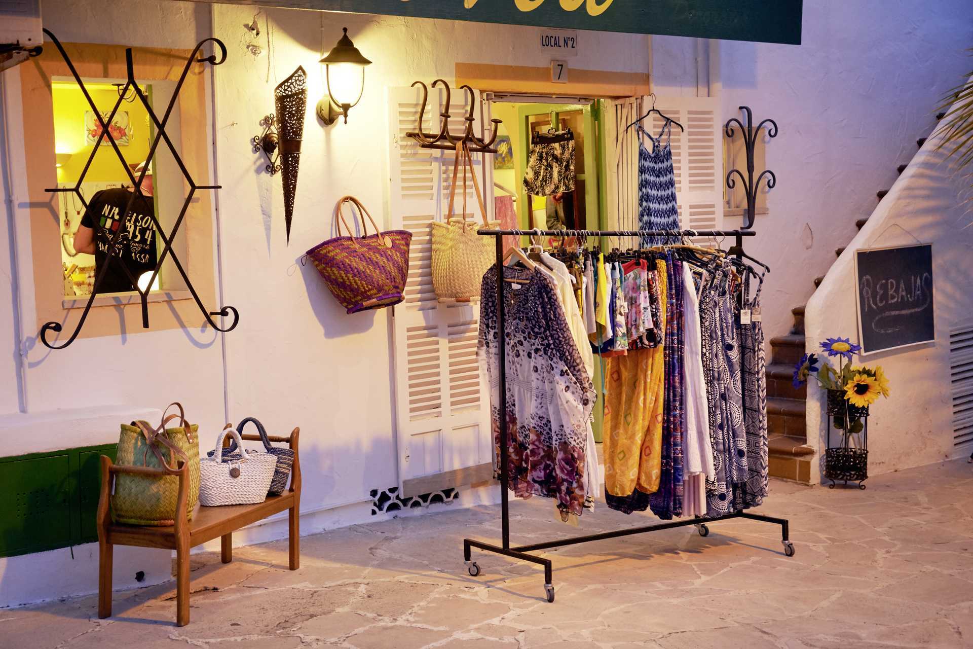 Shoppinggade i Cala d'Or på Mallorca, Spanien.