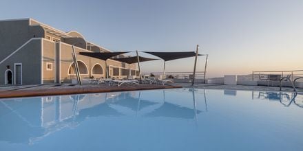 Poolområde på Caldera's Dolphin Suites på Santorini, Grækenland.