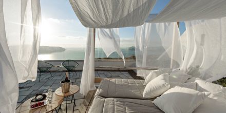 Solterrassen på Caldera's Dolphin Suites på Santorini, Grækenland.