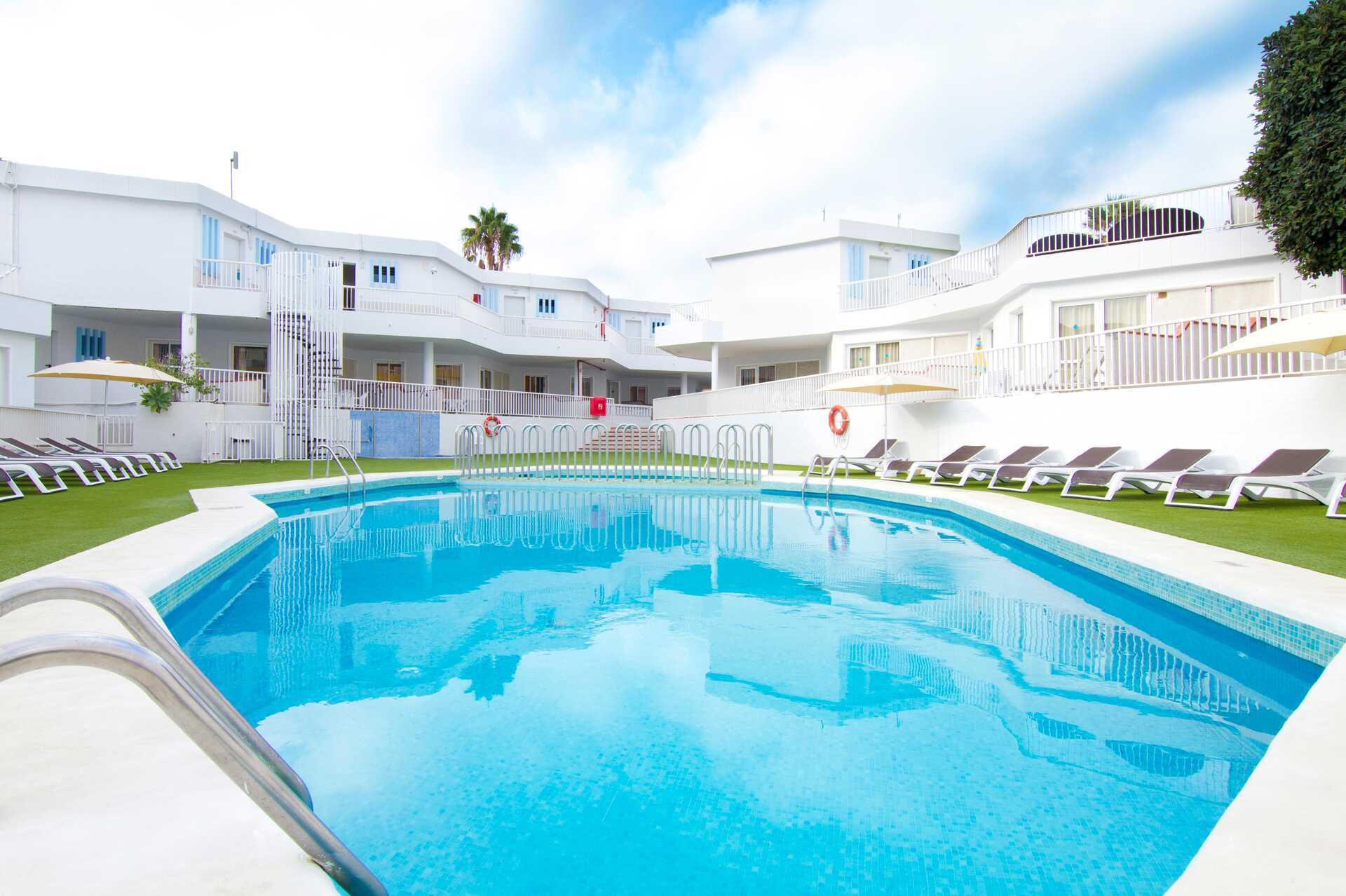Poolområde ved Bungalows Atlantida, Tenerife.