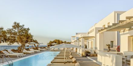 Pool på Costa Grand Resort & Spa i Kamari på Santorini