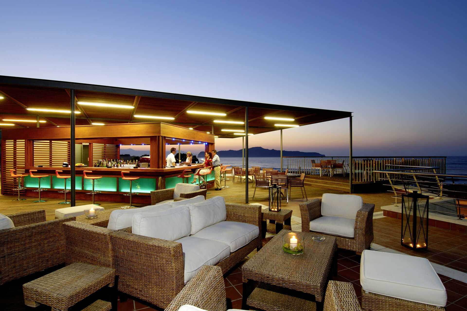 Poolbar på hotel Cretan Dream Royal på Kreta, Grækenland.