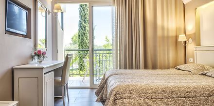 Superior-værelser på hotel Delfinia i Moraitika på Corfu, Grækenland.