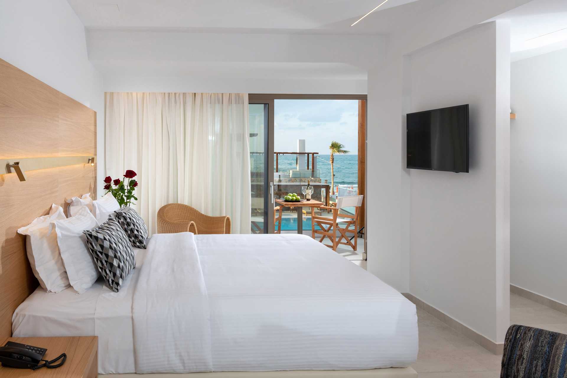 Deluxe suiter med halvpension kun for voksne over 16 år på High Beach hotel, Kreta.