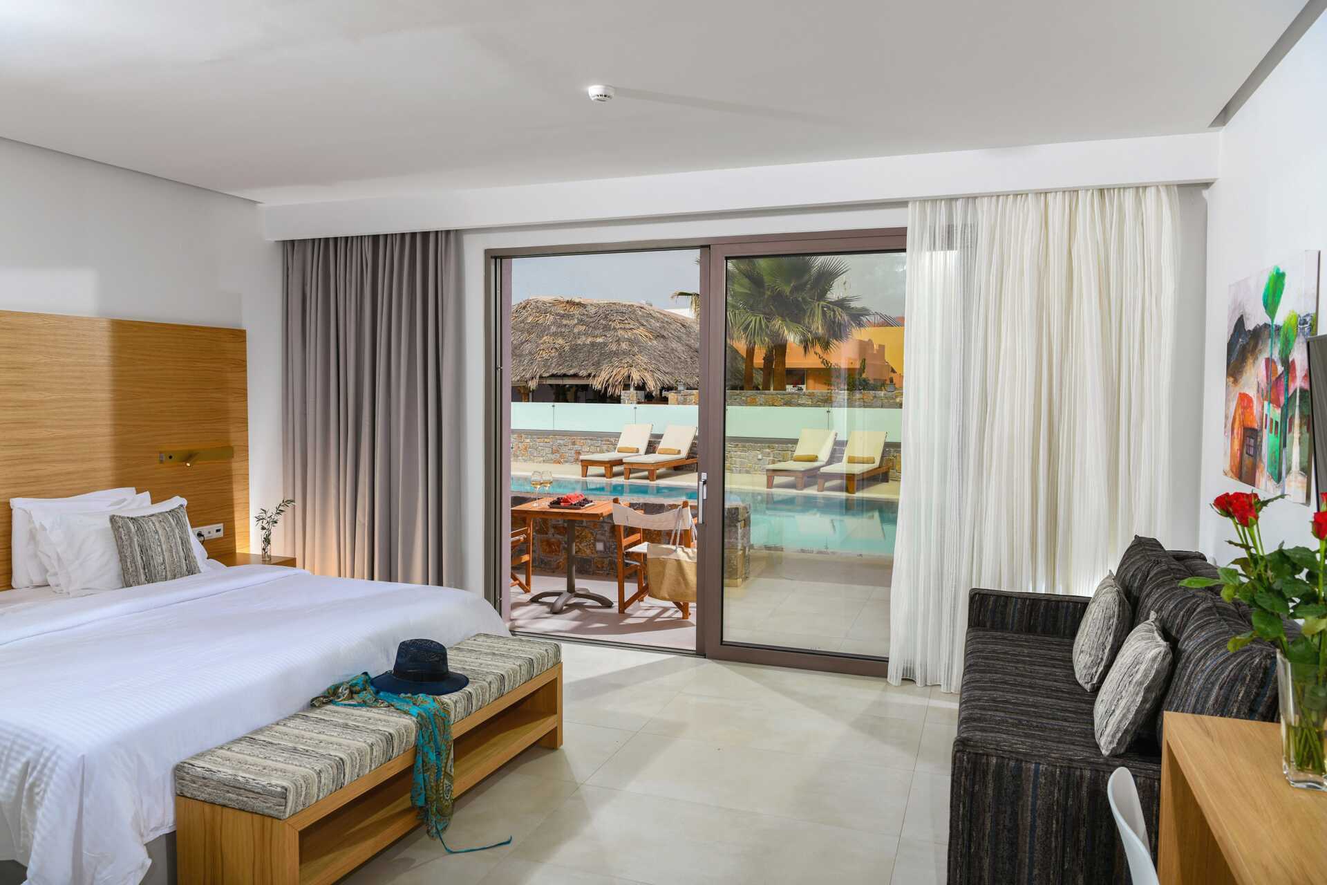 Deluxe suiter med halvpension kun for voksne over 16 år på High Beach hotel, Kreta.