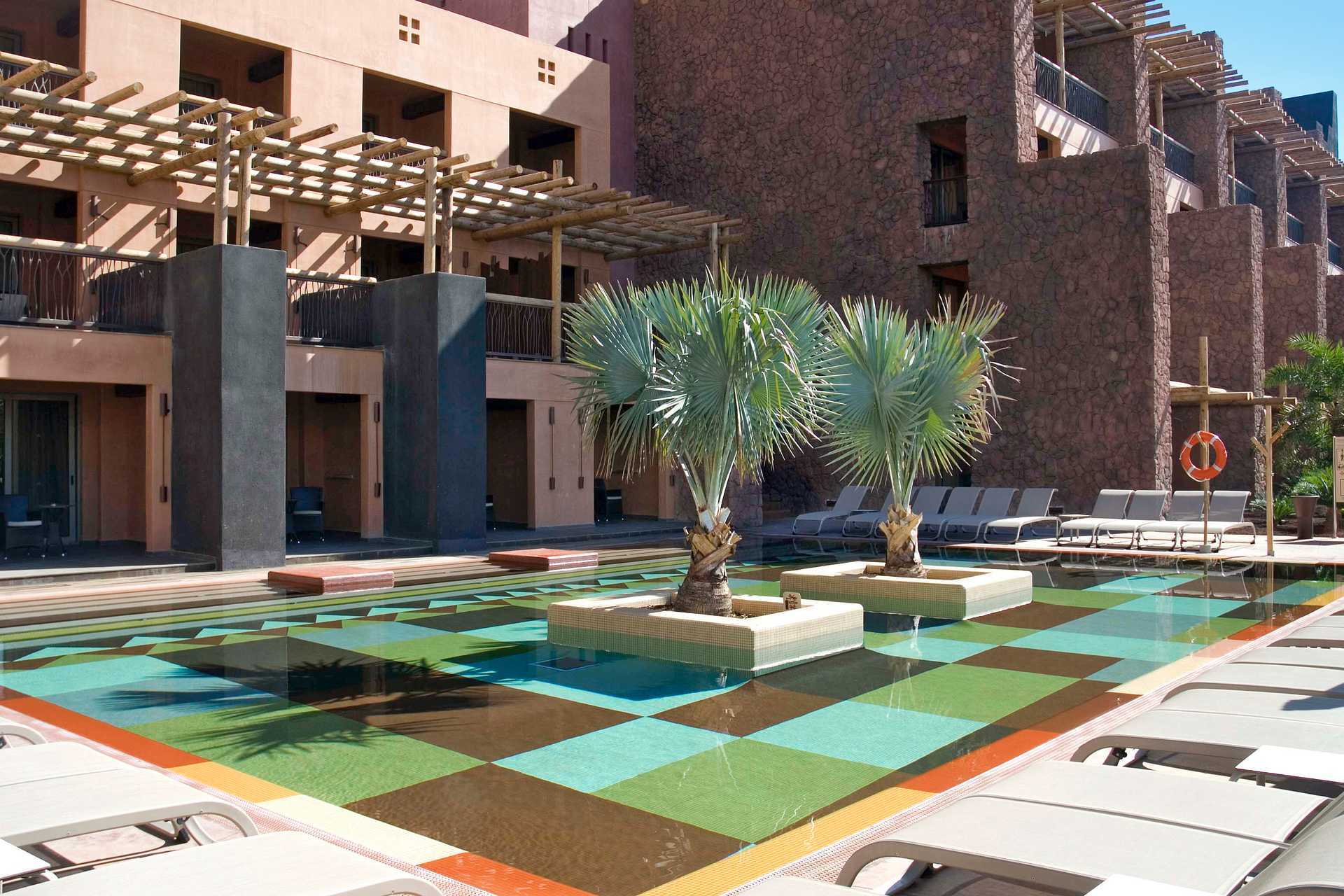 Deluxe-værelse med adgang til pool på Lopesan Baobab Resort i Meloneras, Gran Canaria.